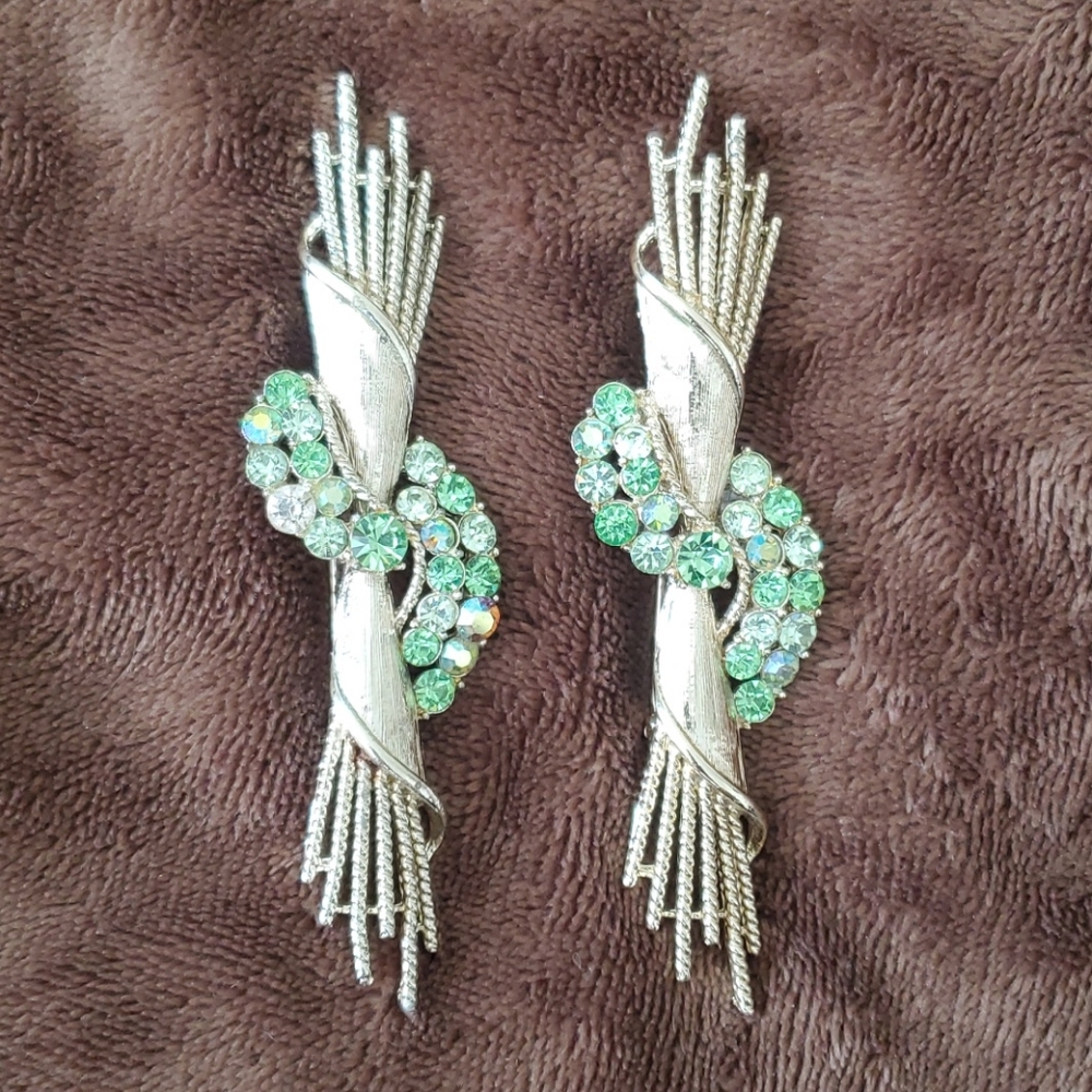 Set of vintage brooches